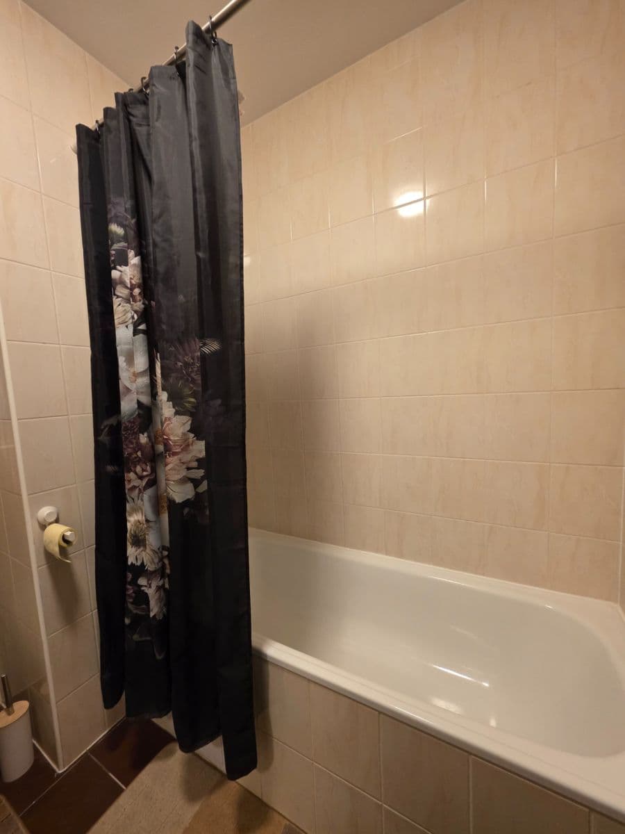 Prenájom bytu 1-izbový 45 m², Poľnohospodárska, Vrakuňa, Bratislavský kraj Prenájom bytu 1-izbový 45 m², Poľnohospodárska, Vrakuňa, Bratislavský kraj