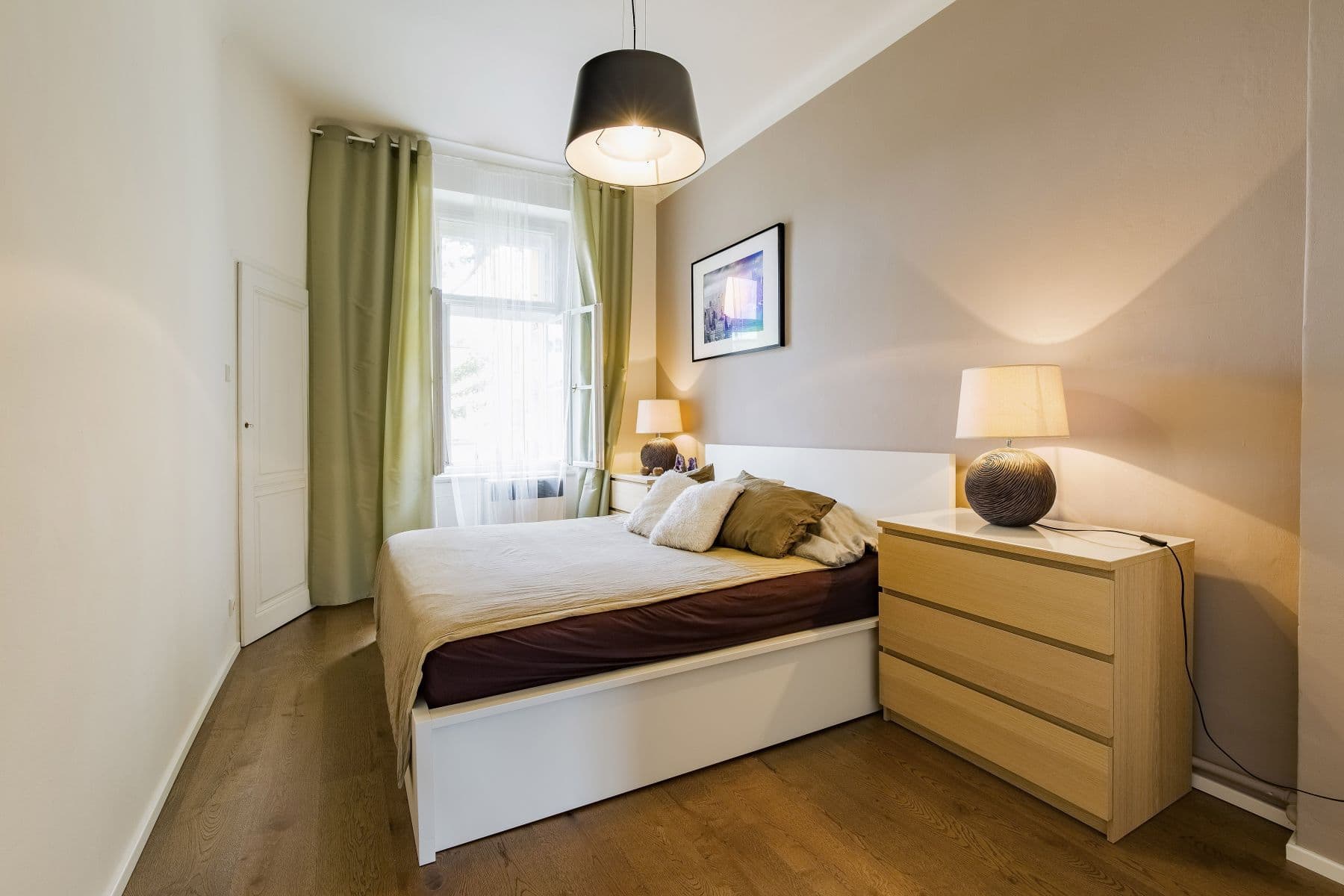 Prenájom bytu 53 m², namesti generala Kutlvasra, Praha, Praha Prenájom bytu 53 m², namesti generala Kutlvasra, Praha, Praha