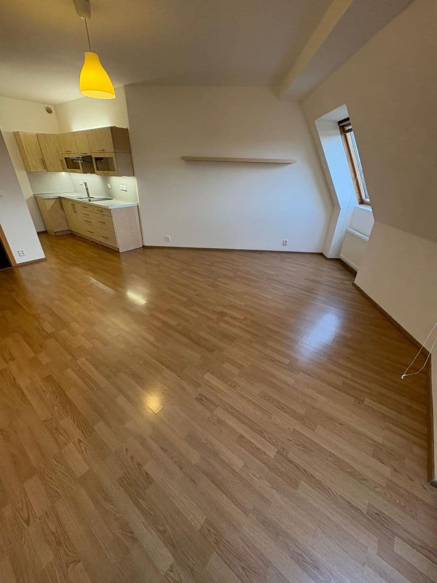 Prenájom bytu 2-izbový 62 m², Komořanská, Praha, Praha Prenájom bytu 2-izbový 62 m², Komořanská, Praha, Praha