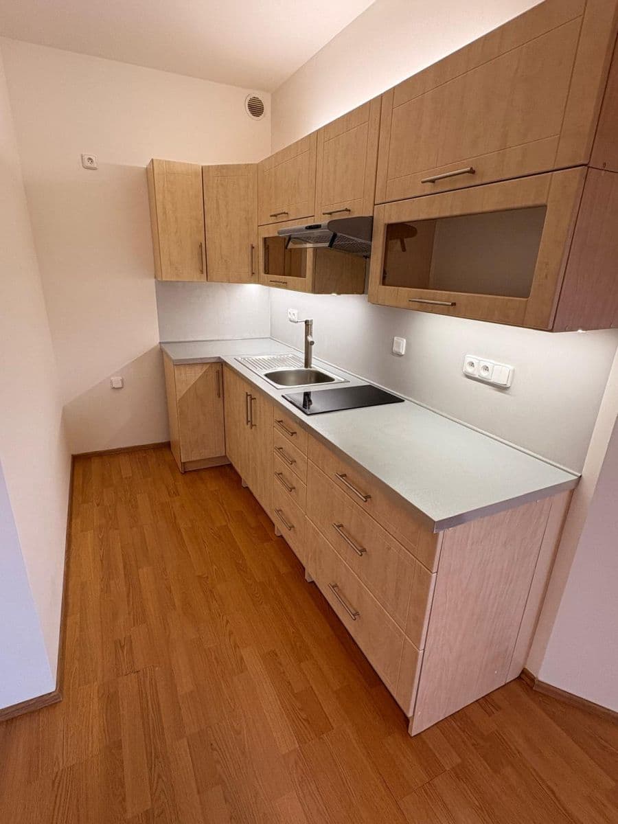 Prenájom bytu 2-izbový 62 m², Komořanská, Praha, Praha Prenájom bytu 2-izbový 62 m², Komořanská, Praha, Praha