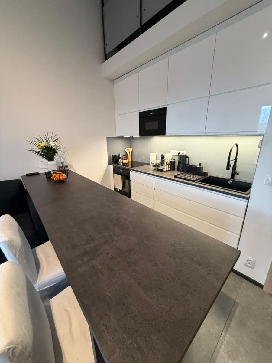 Predaj bytu 1-izbový 40 m², Jaroslava Foglara, Praha, Praha Predaj bytu 1-izbový 40 m², Jaroslava Foglara, Praha, Praha