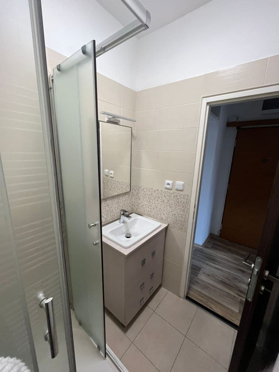 Prenájom bytu 2-izbový 37 m², Nedvězská, Praha, Praha Prenájom bytu 2-izbový 37 m², Nedvězská, Praha, Praha