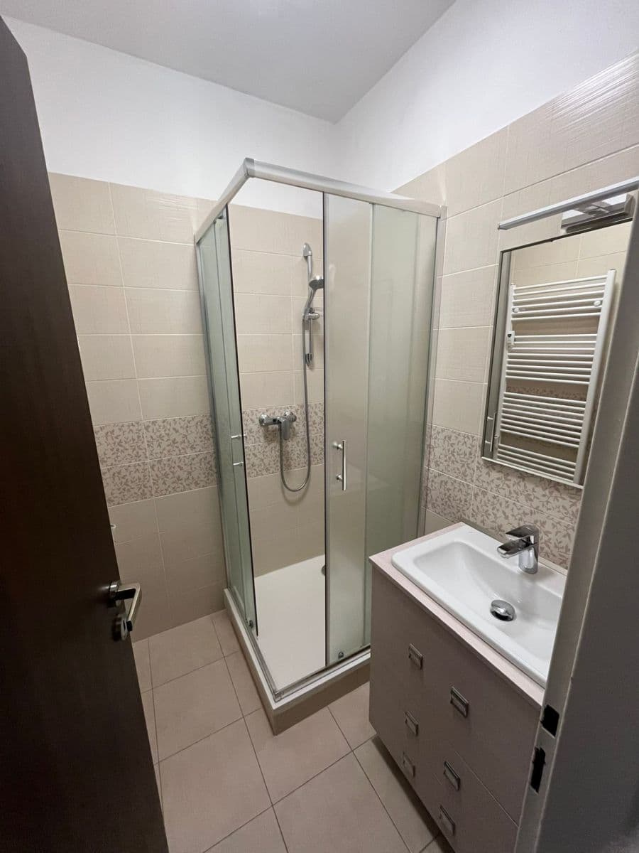 Prenájom bytu 2-izbový 37 m², Nedvězská, Praha, Praha Prenájom bytu 2-izbový 37 m², Nedvězská, Praha, Praha