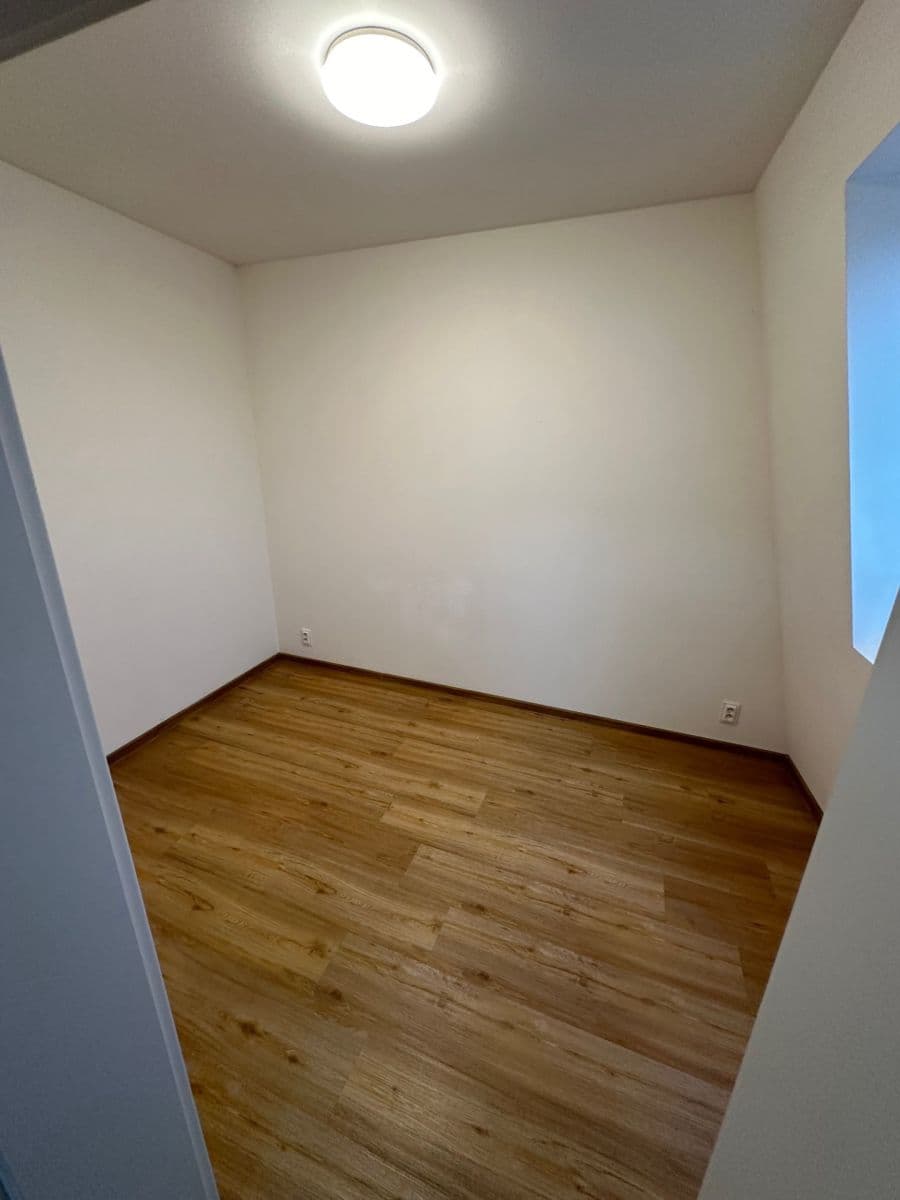 Prenájom bytu 2-izbový 40 m², Pod Stárkou, Praha, Praha Prenájom bytu 2-izbový 40 m², Pod Stárkou, Praha, Praha