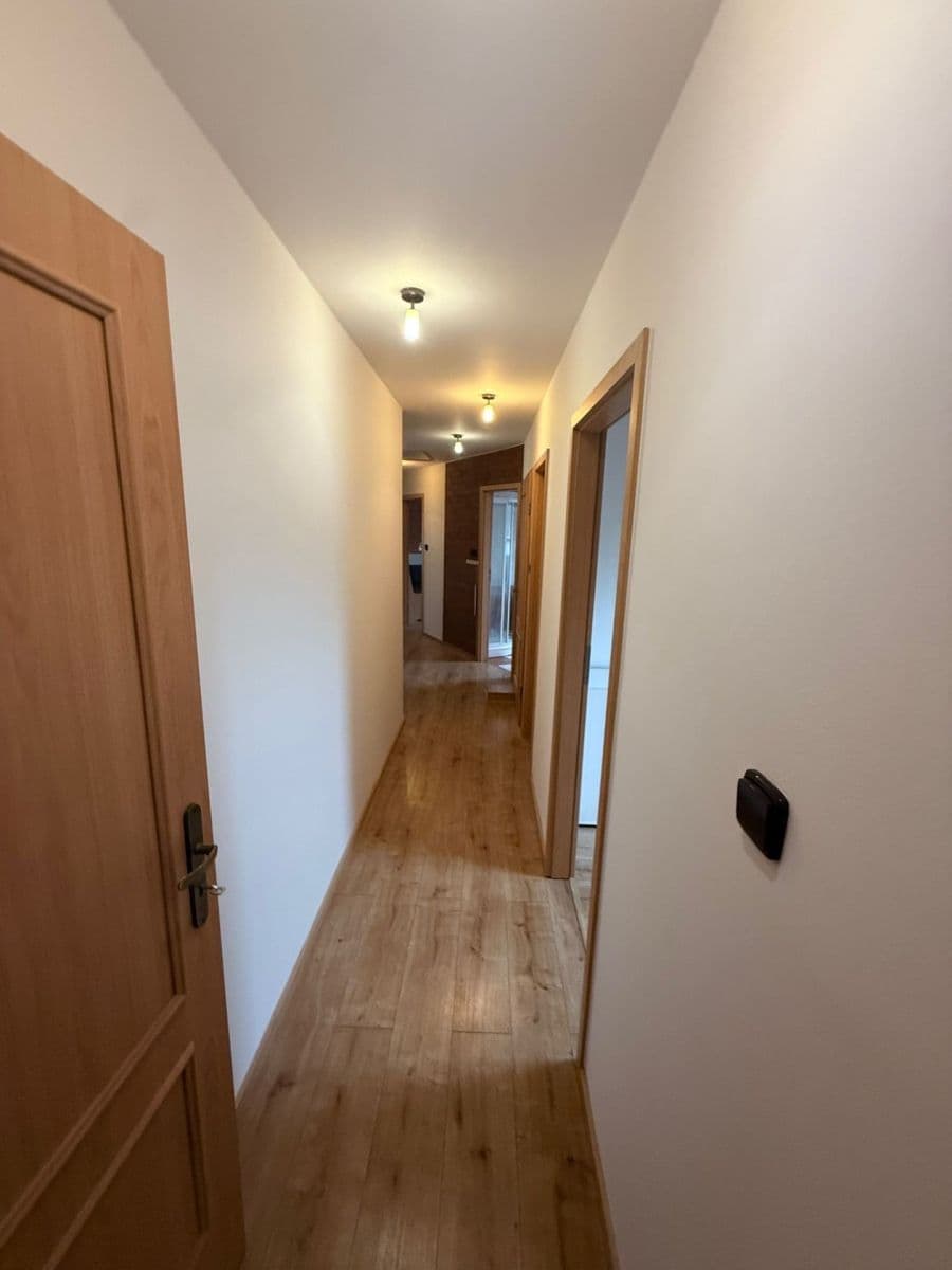 Prenájom bytu 3-izbový 90 m², K Radotínu, Praha, Praha Prenájom bytu 3-izbový 90 m², K Radotínu, Praha, Praha