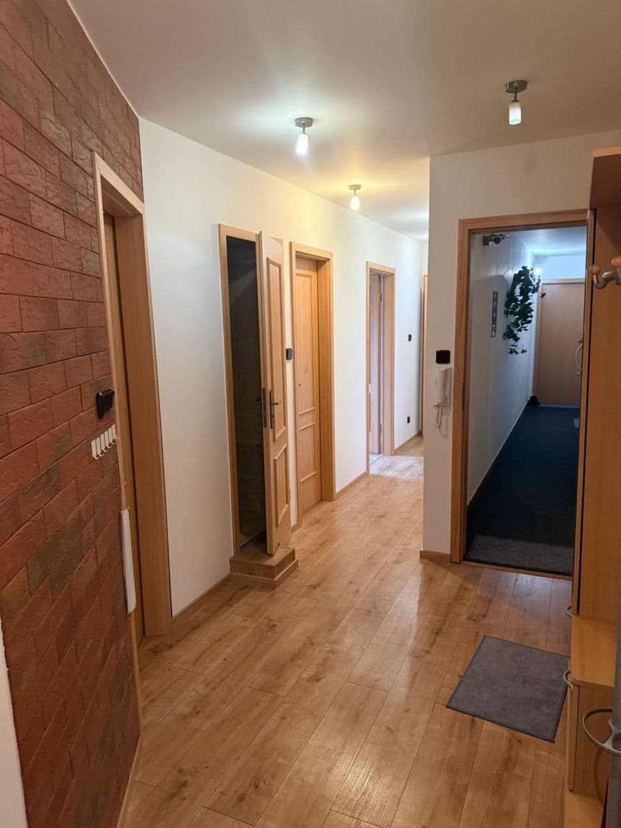 Prenájom bytu 3-izbový 90 m², K Radotínu, Praha, Praha Prenájom bytu 3-izbový 90 m², K Radotínu, Praha, Praha