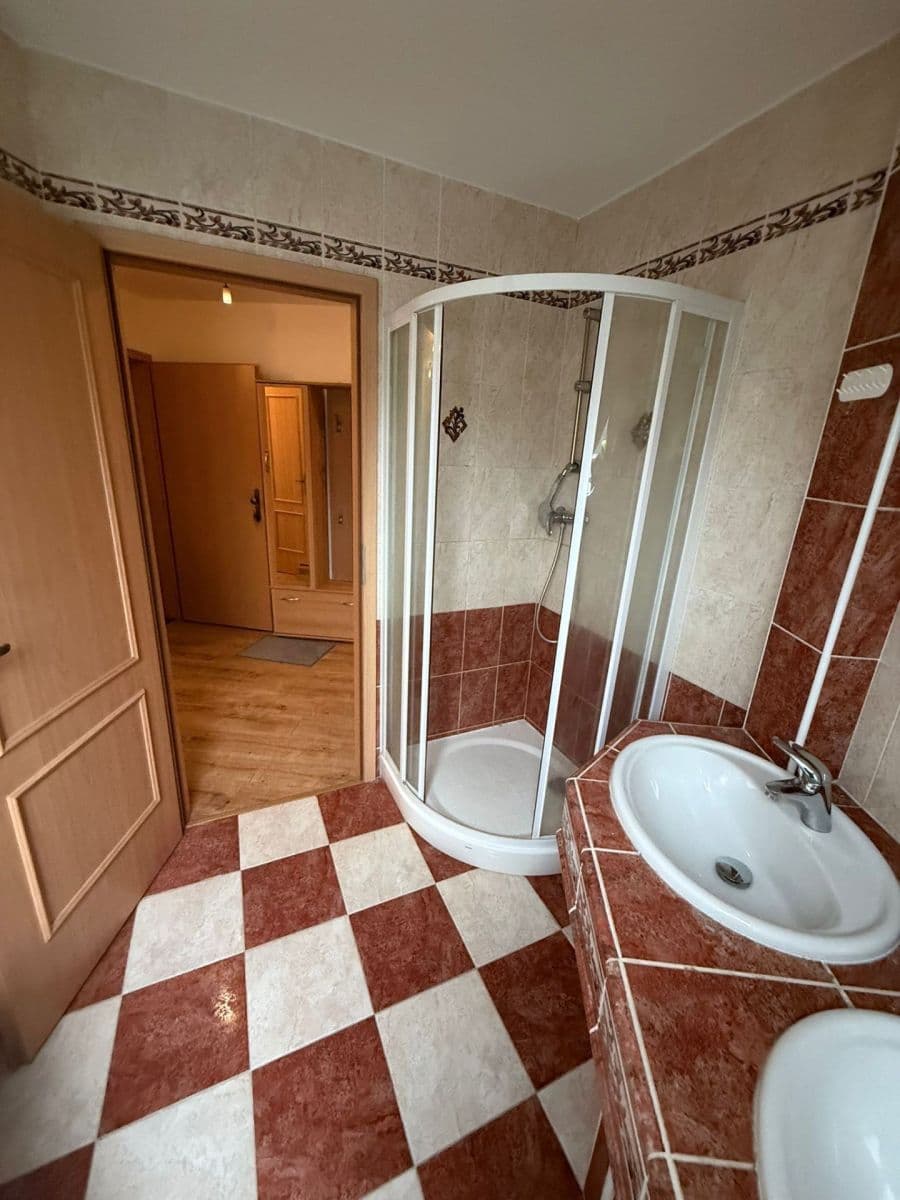 Prenájom bytu 3-izbový 90 m², K Radotínu, Praha, Praha Prenájom bytu 3-izbový 90 m², K Radotínu, Praha, Praha