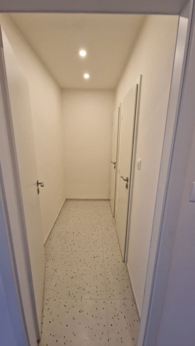 Prenájom bytu 3-izbový 55 m², Varnsdorfská, Praha, Praha Prenájom bytu 3-izbový 55 m², Varnsdorfská, Praha, Praha