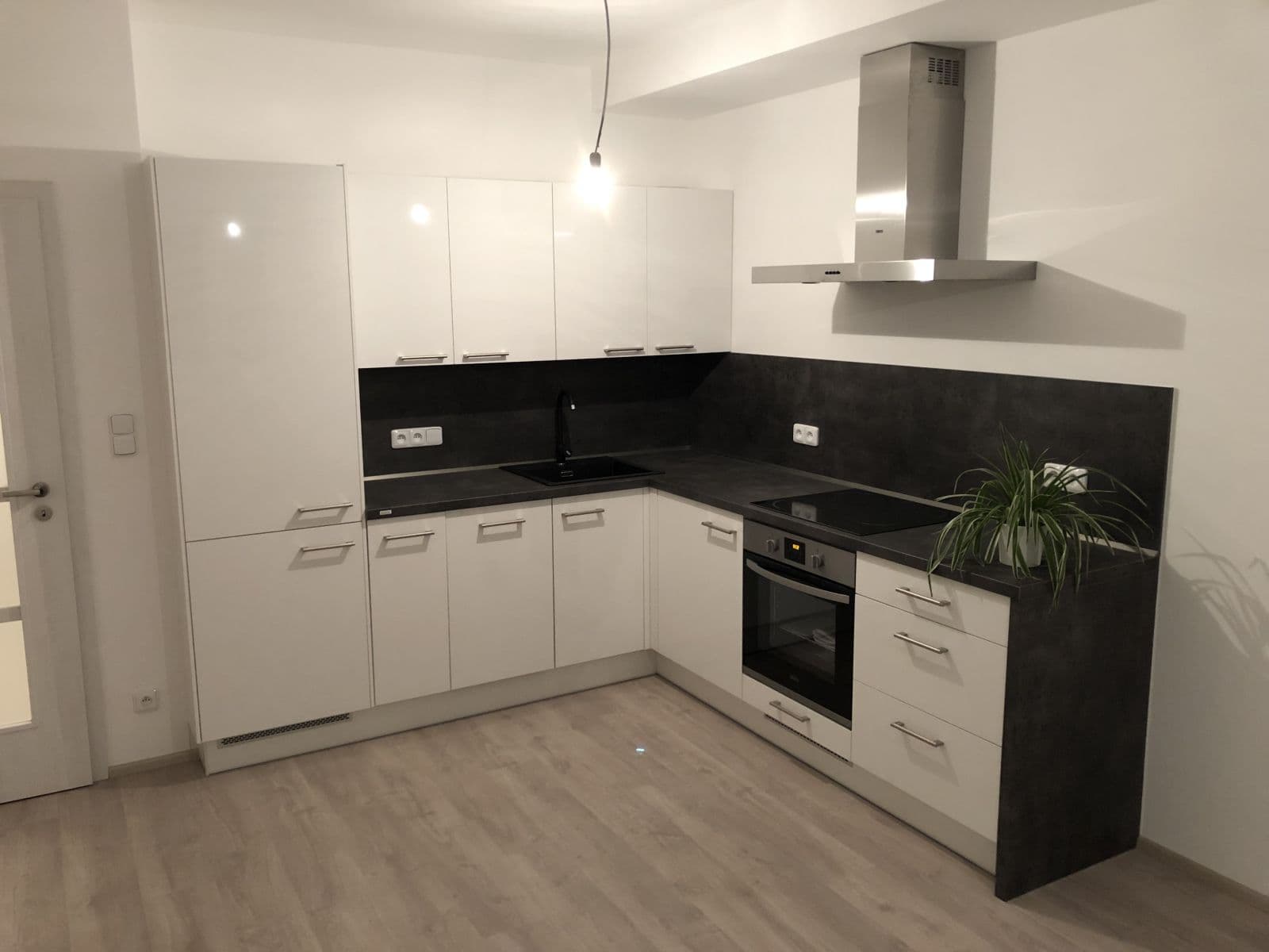 Prenájom bytu 2-izbový 53 m², Makedonská, Praha, Praha Prenájom bytu 2-izbový 53 m², Makedonská, Praha, Praha