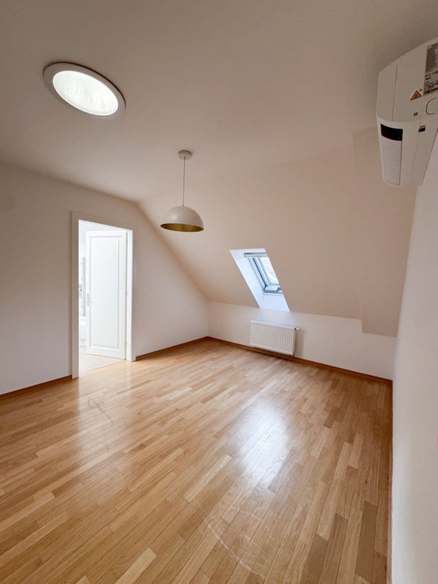 Prenájom bytu 3-izbový 143 m², Opatovická, Praha, Praha Prenájom bytu 3-izbový 143 m², Opatovická, Praha, Praha
