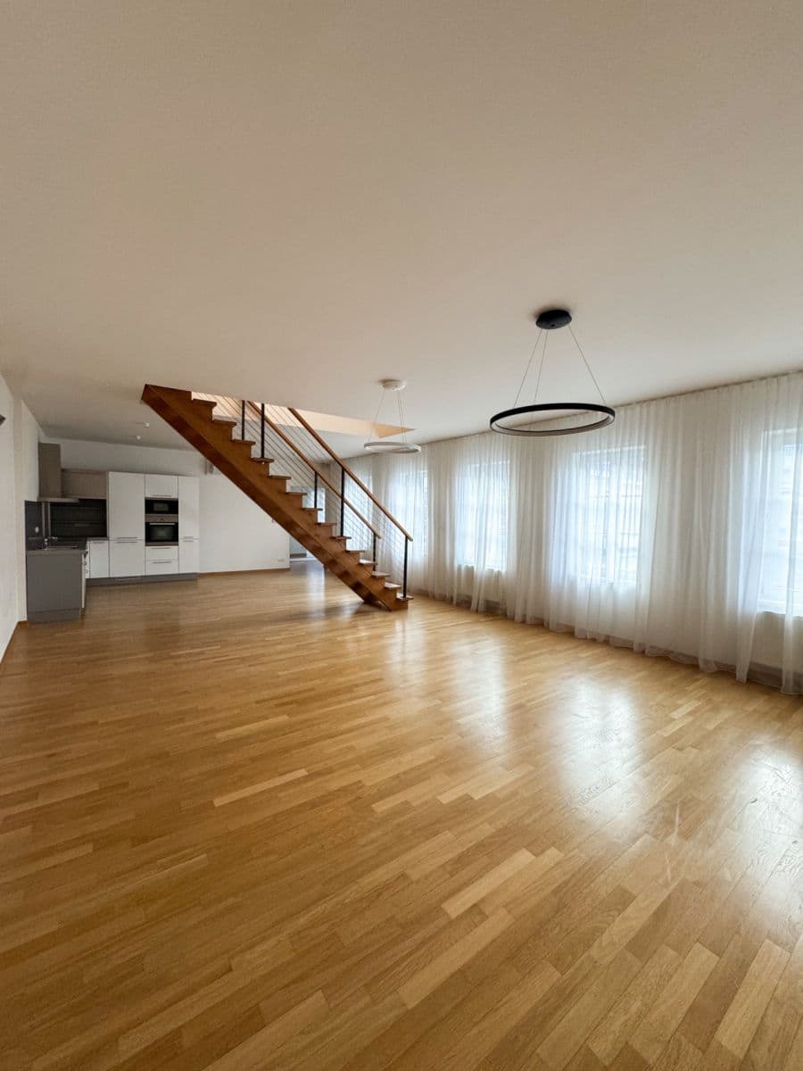 Prenájom bytu 3-izbový 143 m², Opatovická, Praha, Praha Prenájom bytu 3-izbový 143 m², Opatovická, Praha, Praha