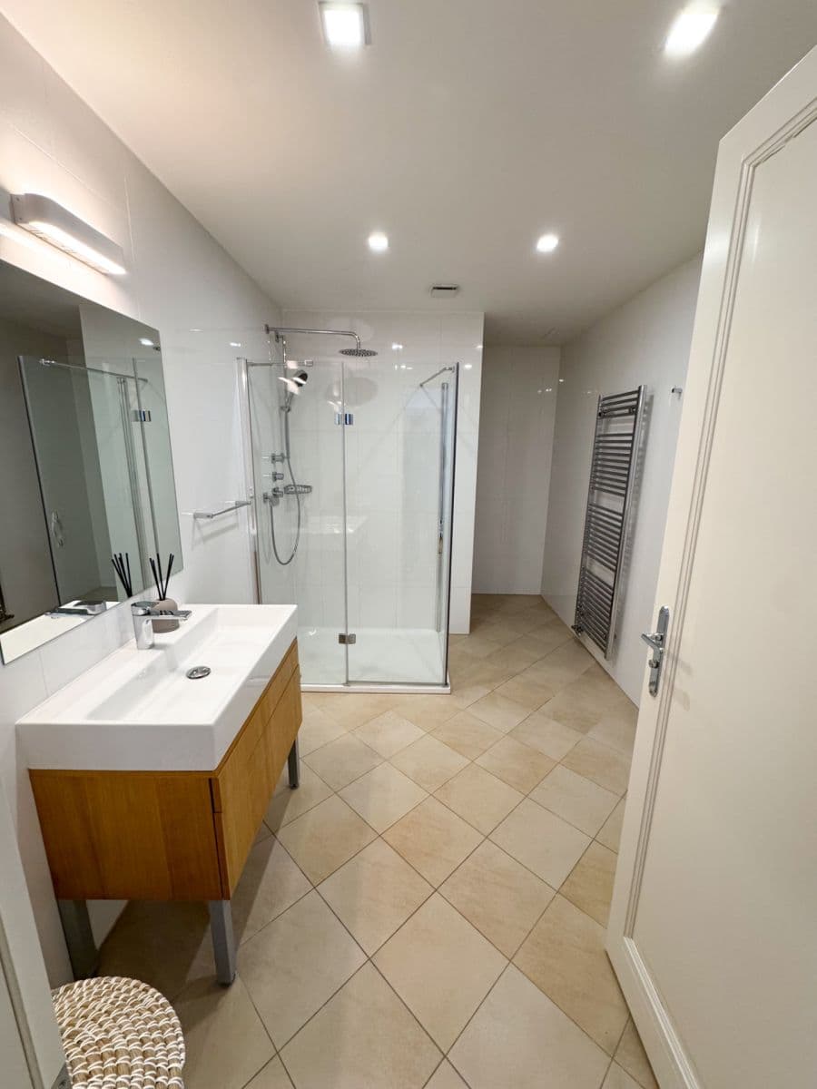 Prenájom bytu 3-izbový 143 m², Opatovická, Praha, Praha Prenájom bytu 3-izbový 143 m², Opatovická, Praha, Praha