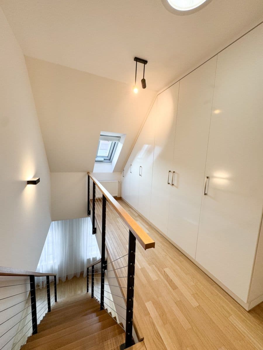 Prenájom bytu 3-izbový 143 m², Opatovická, Praha, Praha Prenájom bytu 3-izbový 143 m², Opatovická, Praha, Praha