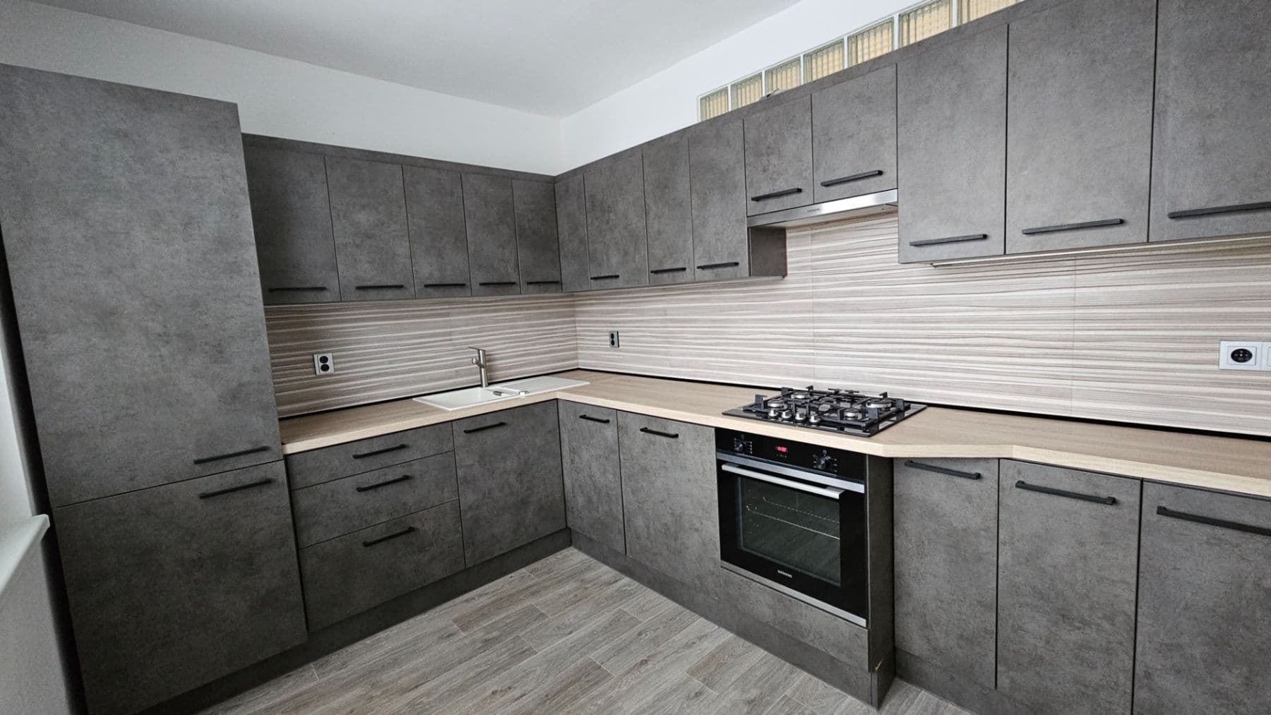 Predaj bytu 3-izbový 84 m², Holandská, Moravská Třebová, Pardubický kraj Predaj bytu 3-izbový 84 m², Holandská, Moravská Třebová, Pardubický kraj