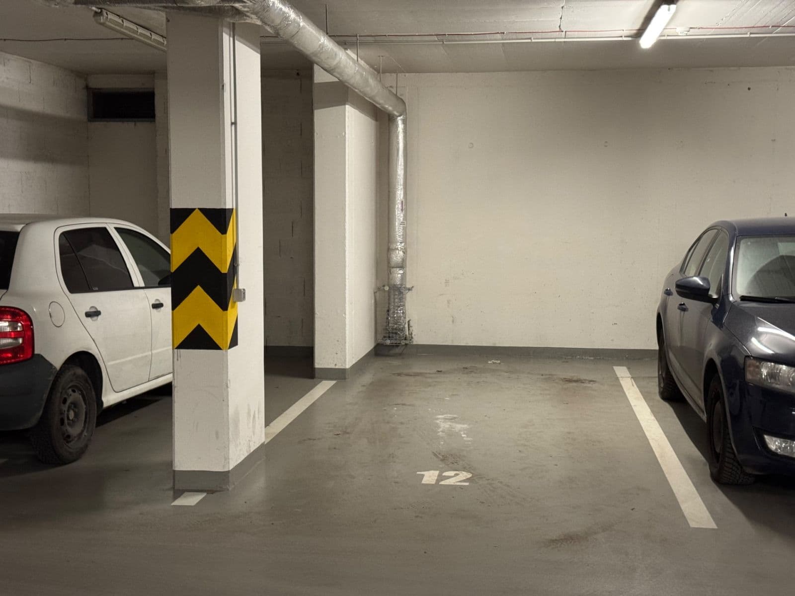 Prenájom garáže 14 m², Nárožní, Praha, Praha Prenájom garáže 14 m², Nárožní, Praha, Praha