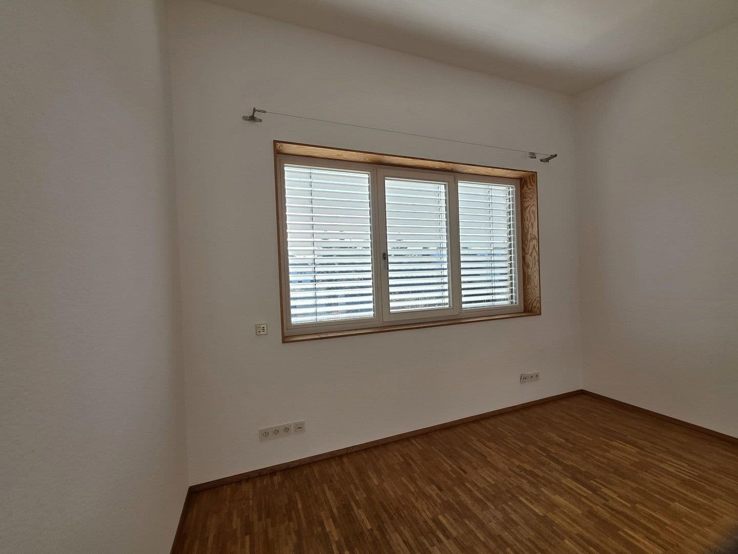 Prenájom domu 200 m², pozemek 450 m², Reutlingen, Bádensko-Wurttembersko Prenájom domu 200 m², pozemek 450 m², Reutlingen, Bádensko-Wurttembersko