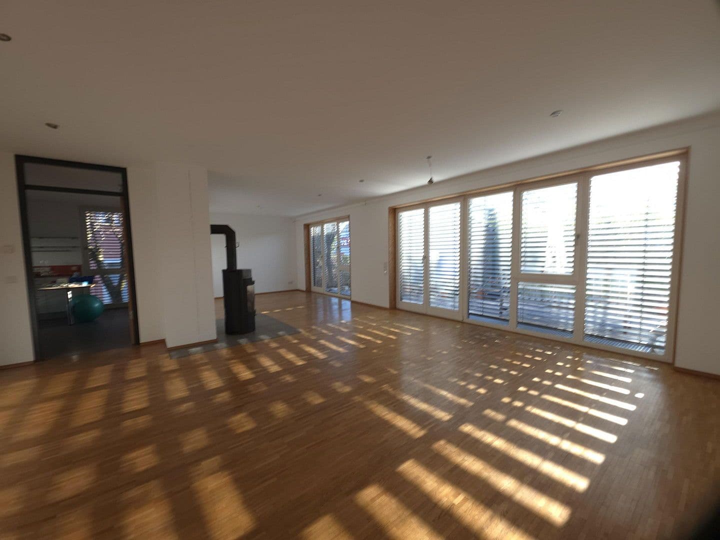 Prenájom domu 200 m², pozemek 450 m², Reutlingen, Bádensko-Wurttembersko Prenájom domu 200 m², pozemek 450 m², Reutlingen, Bádensko-Wurttembersko