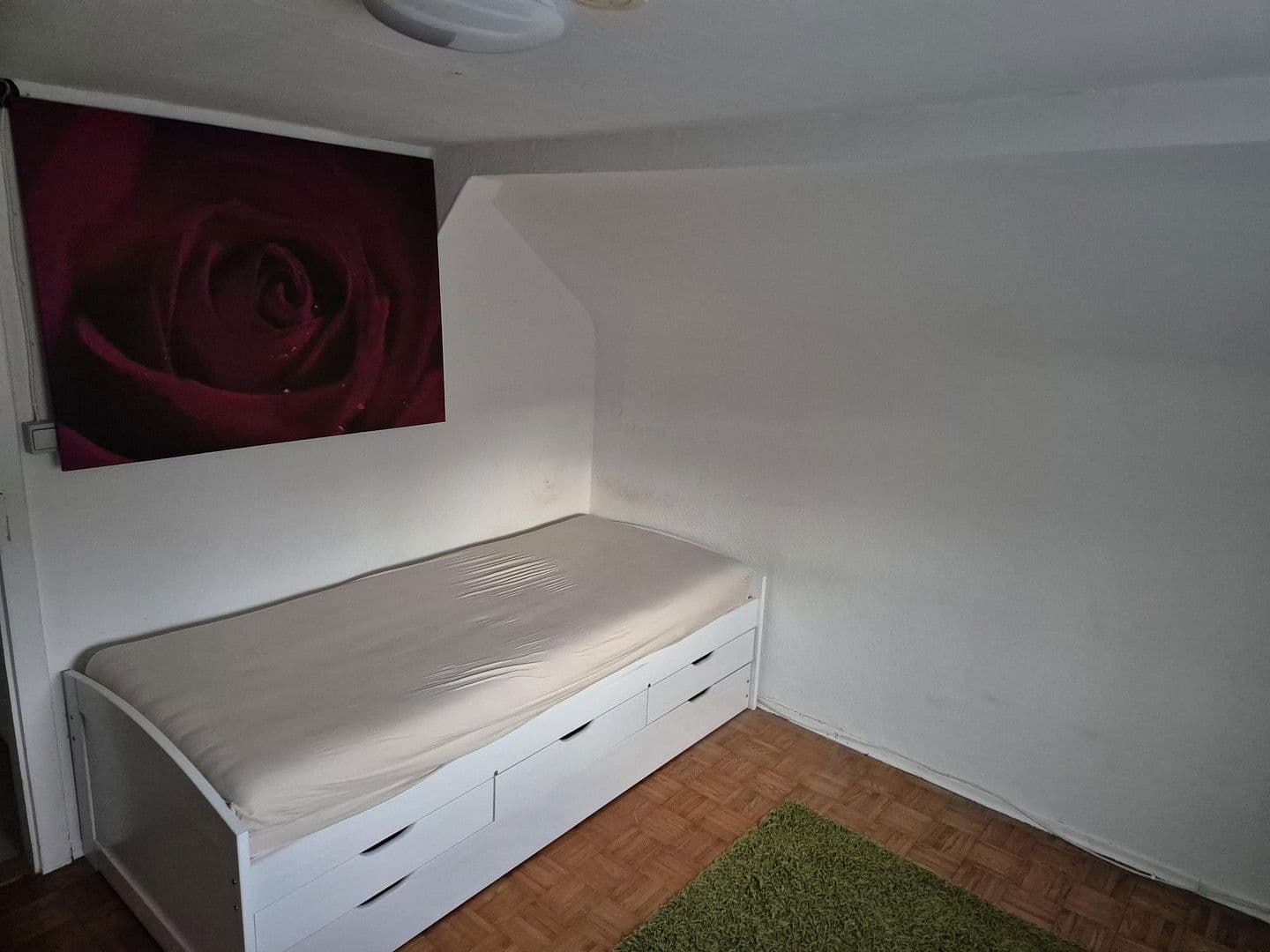 Prenájom bytu 4-izbový 102 m², Schwäbisch Gmünd, Bádensko-Wurttembersko Prenájom bytu 4-izbový 102 m², Schwäbisch Gmünd, Bádensko-Wurttembersko