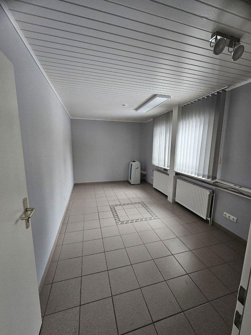 Prenájom nebytového priestoru 4.000 m², Tostedt, Dolné Sasko Prenájom nebytového priestoru 4.000 m², Tostedt, Dolné Sasko