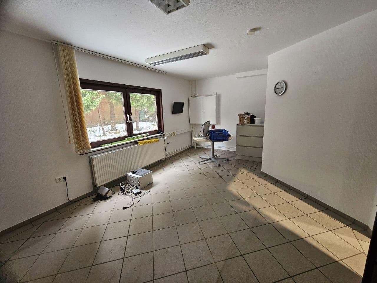 Prenájom nebytového priestoru 4.000 m², Tostedt, Dolné Sasko Prenájom nebytového priestoru 4.000 m², Tostedt, Dolné Sasko