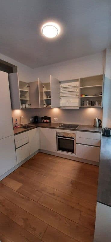 Prenájom bytu 2-izbový 67 m², Konradinstraße 28, Berlin, Berlín Prenájom bytu 2-izbový 67 m², Konradinstraße 28, Berlin, Berlín