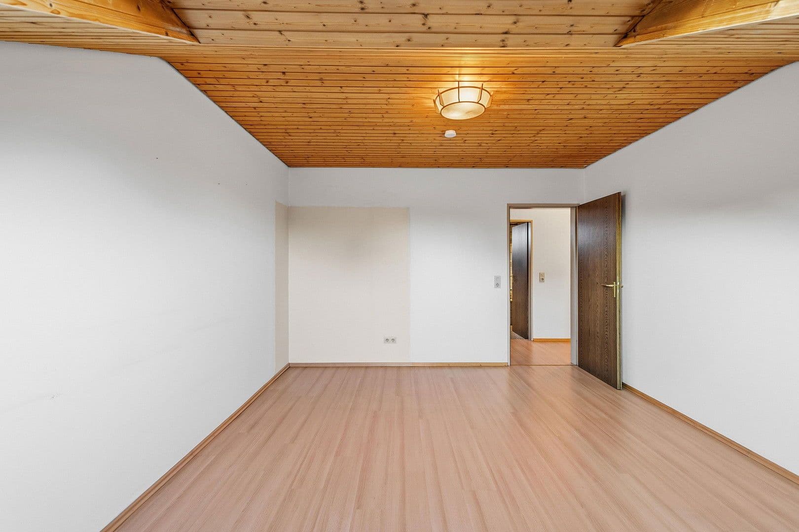 Predaj bytu 3-izbový 90 m², Neutraubling, Bavorsko Predaj bytu 3-izbový 90 m², Neutraubling, Bavorsko