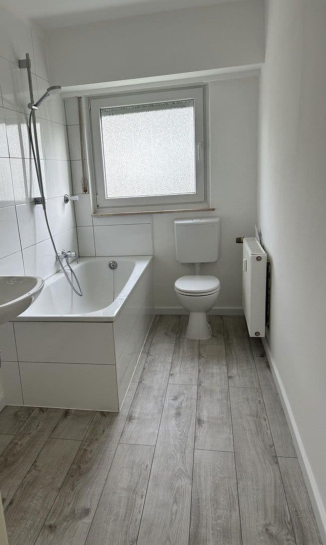 Prenájom bytu 3-izbový 68 m², Curieweg 12, Düsseldorf, Severné Porýnie - Westfálsko Prenájom bytu 3-izbový 68 m², Curieweg 12, Düsseldorf, Severné Porýnie - Westfálsko