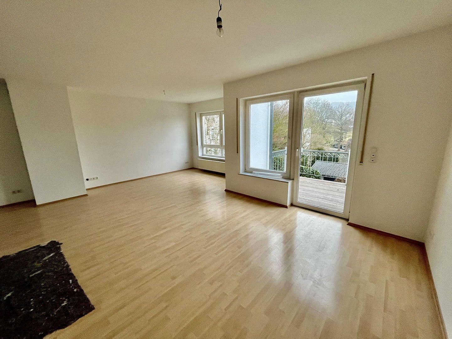 Prenájom domu 146 m², pozemek 209 m², Niedernhausen, Hesensko Prenájom domu 146 m², pozemek 209 m², Niedernhausen, Hesensko