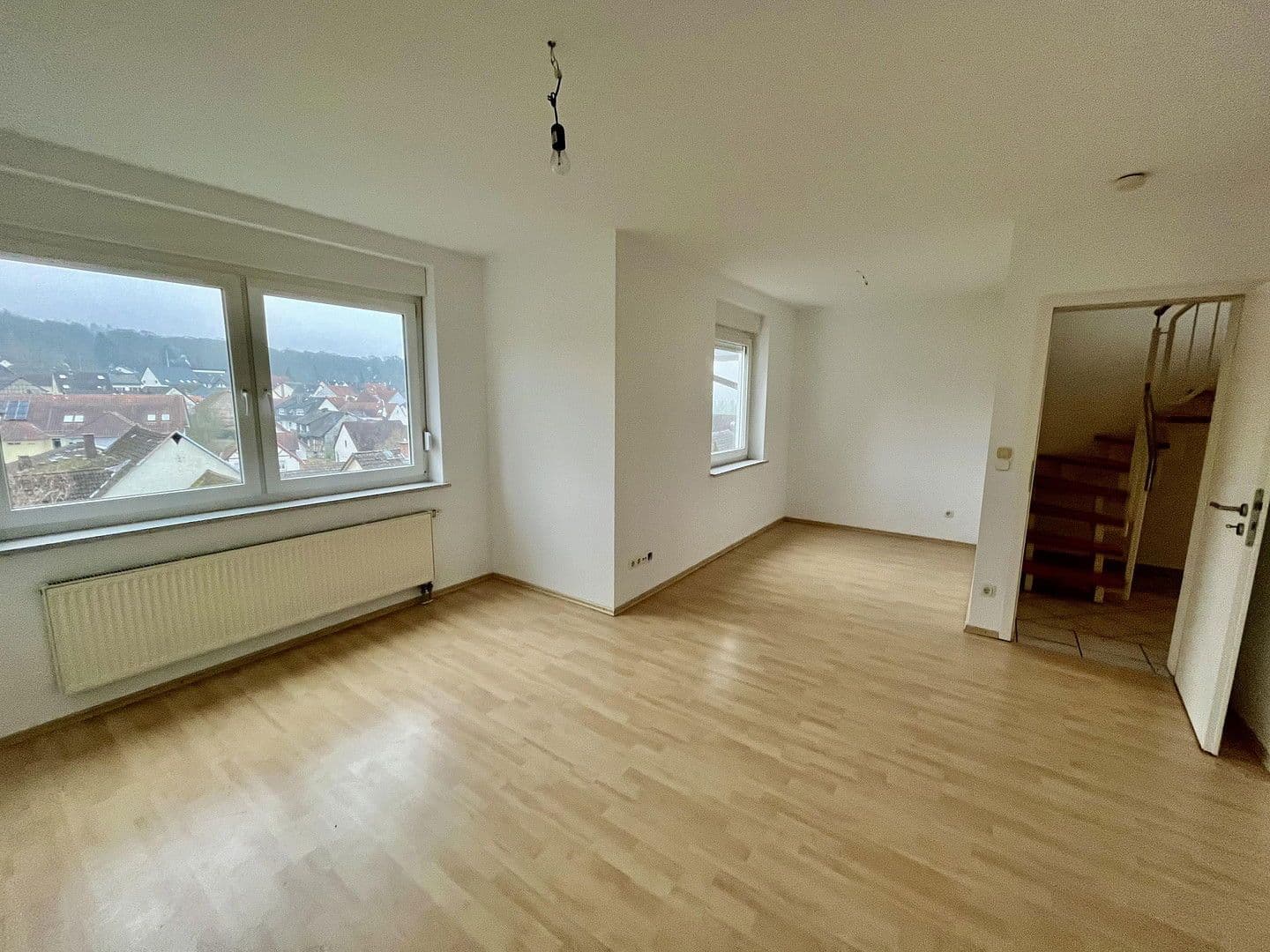 Prenájom domu 146 m², pozemek 209 m², Niedernhausen, Hesensko Prenájom domu 146 m², pozemek 209 m², Niedernhausen, Hesensko
