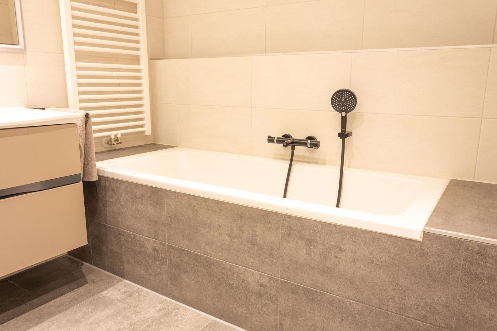 Prenájom bytu 4-izbový 108 m², Zimmererstr. 16, Augsburg, Bavorsko Prenájom bytu 4-izbový 108 m², Zimmererstr. 16, Augsburg, Bavorsko