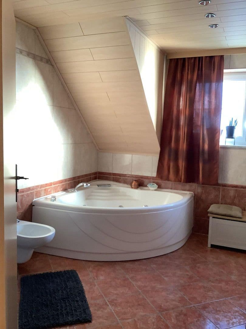 Predaj domu 211 m², pozemek 613 m², Mainleus, Bavorsko Predaj domu 211 m², pozemek 613 m², Mainleus, Bavorsko