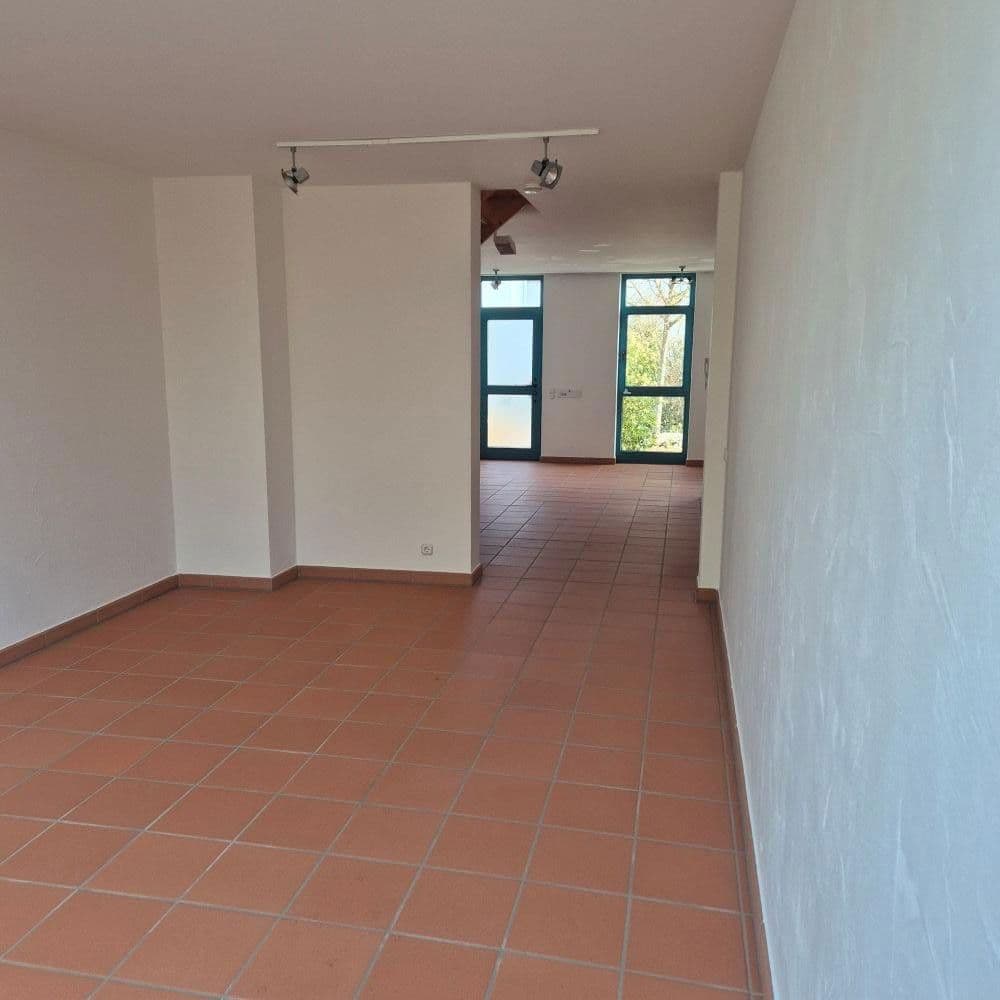 Prenájom bytu 2-izbový 65 m², Frankfurt, Hesensko Prenájom bytu 2-izbový 65 m², Frankfurt, Hesensko