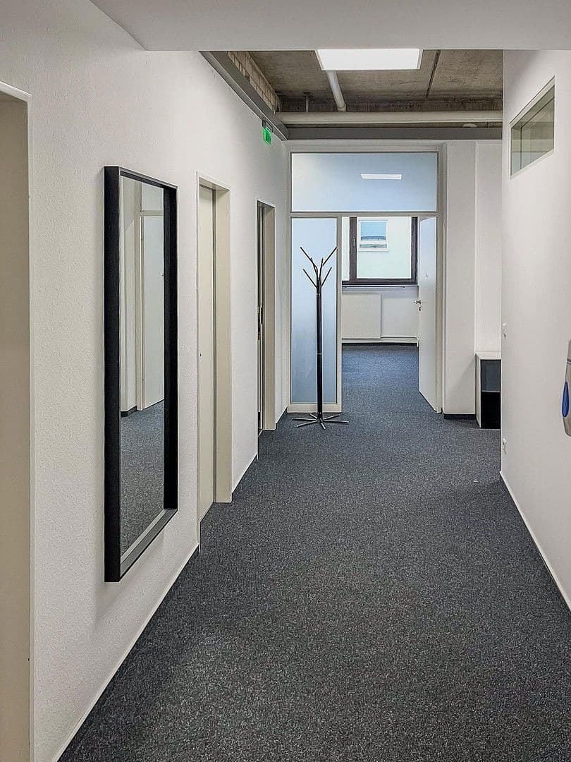 Prenájom kancelárie 230 m², Porschestrasse 2, Fellbach, Bádensko-Wurttembersko Prenájom kancelárie 230 m², Porschestrasse 2, Fellbach, Bádensko-Wurttembersko