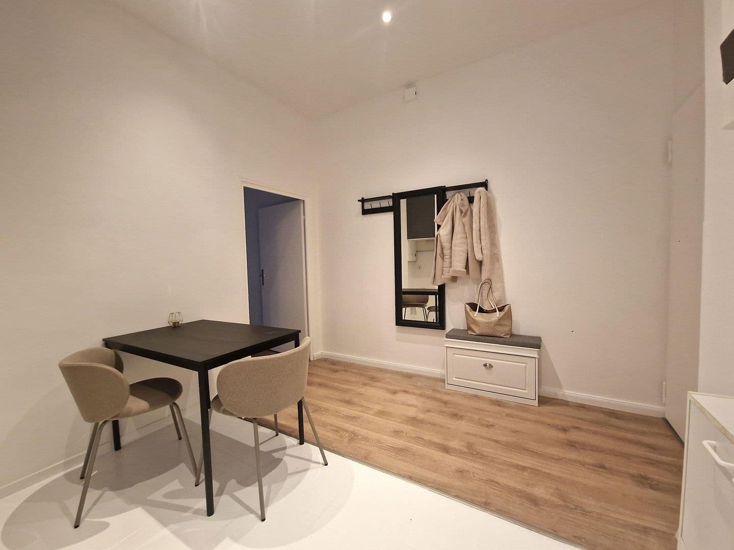 Prenájom bytu 1-izbový 35 m², Winstrasse 5, Berlin, Berlín Prenájom bytu 1-izbový 35 m², Winstrasse 5, Berlin, Berlín