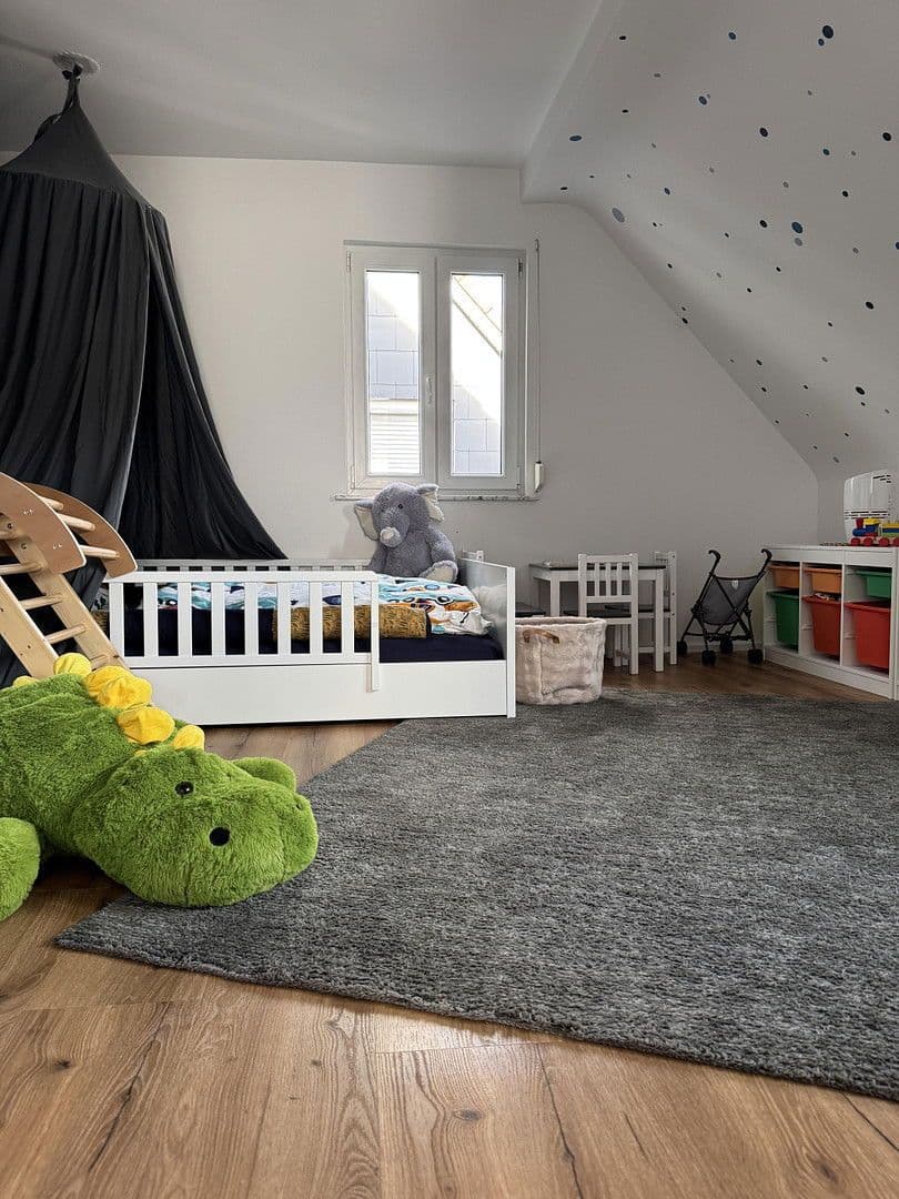 Predaj domu 170 m², pozemek 325 m², Kirchheim unter Teck, Bádensko-Wurttembersko Predaj domu 170 m², pozemek 325 m², Kirchheim unter Teck, Bádensko-Wurttembersko