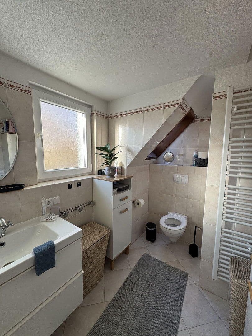 Predaj domu 170 m², pozemek 325 m², Kirchheim unter Teck, Bádensko-Wurttembersko Predaj domu 170 m², pozemek 325 m², Kirchheim unter Teck, Bádensko-Wurttembersko