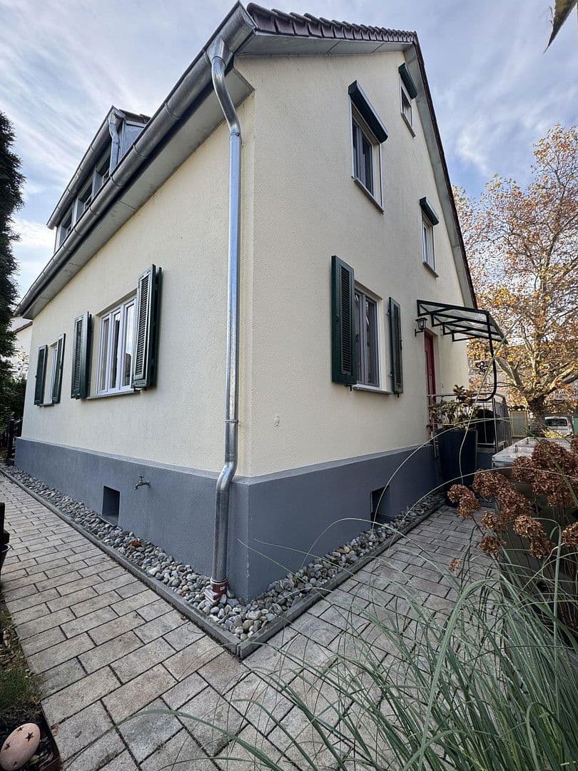 Predaj domu 170 m², pozemek 325 m², Kirchheim unter Teck, Bádensko-Wurttembersko Predaj domu 170 m², pozemek 325 m², Kirchheim unter Teck, Bádensko-Wurttembersko