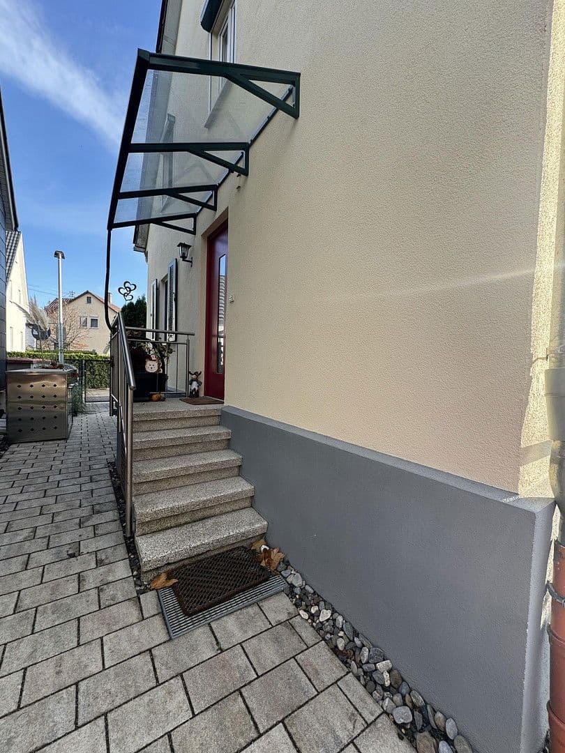 Predaj domu 170 m², pozemek 325 m², Kirchheim unter Teck, Bádensko-Wurttembersko Predaj domu 170 m², pozemek 325 m², Kirchheim unter Teck, Bádensko-Wurttembersko