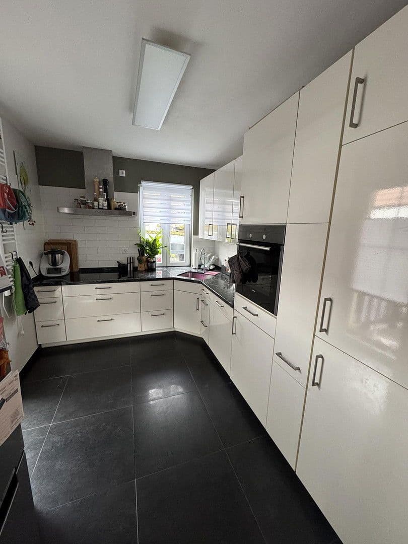 Predaj domu 170 m², pozemek 325 m², Kirchheim unter Teck, Bádensko-Wurttembersko Predaj domu 170 m², pozemek 325 m², Kirchheim unter Teck, Bádensko-Wurttembersko