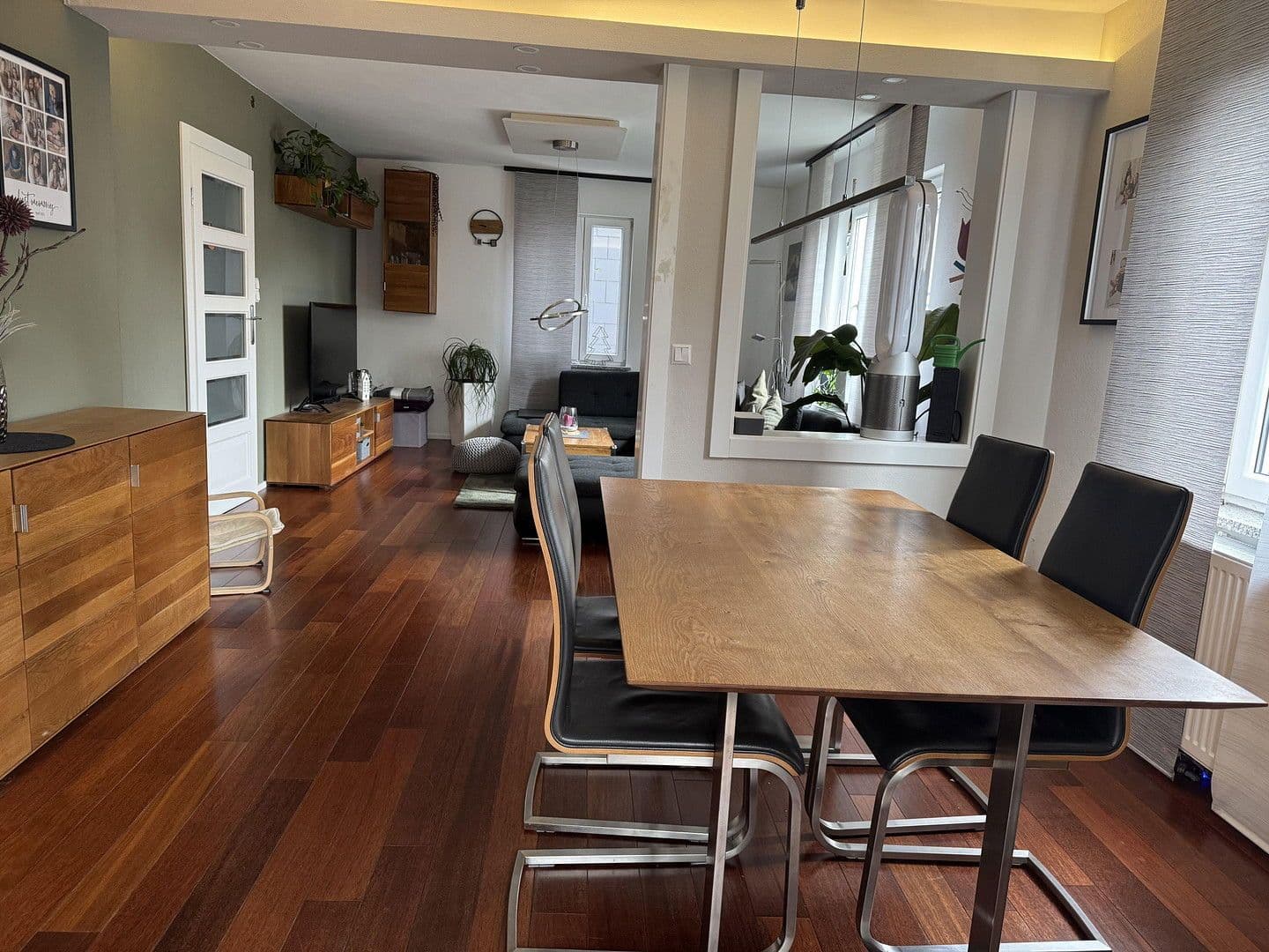 Predaj domu 170 m², pozemek 325 m², Kirchheim unter Teck, Bádensko-Wurttembersko Predaj domu 170 m², pozemek 325 m², Kirchheim unter Teck, Bádensko-Wurttembersko