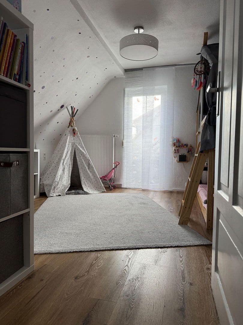 Predaj domu 170 m², pozemek 325 m², Kirchheim unter Teck, Bádensko-Wurttembersko Predaj domu 170 m², pozemek 325 m², Kirchheim unter Teck, Bádensko-Wurttembersko