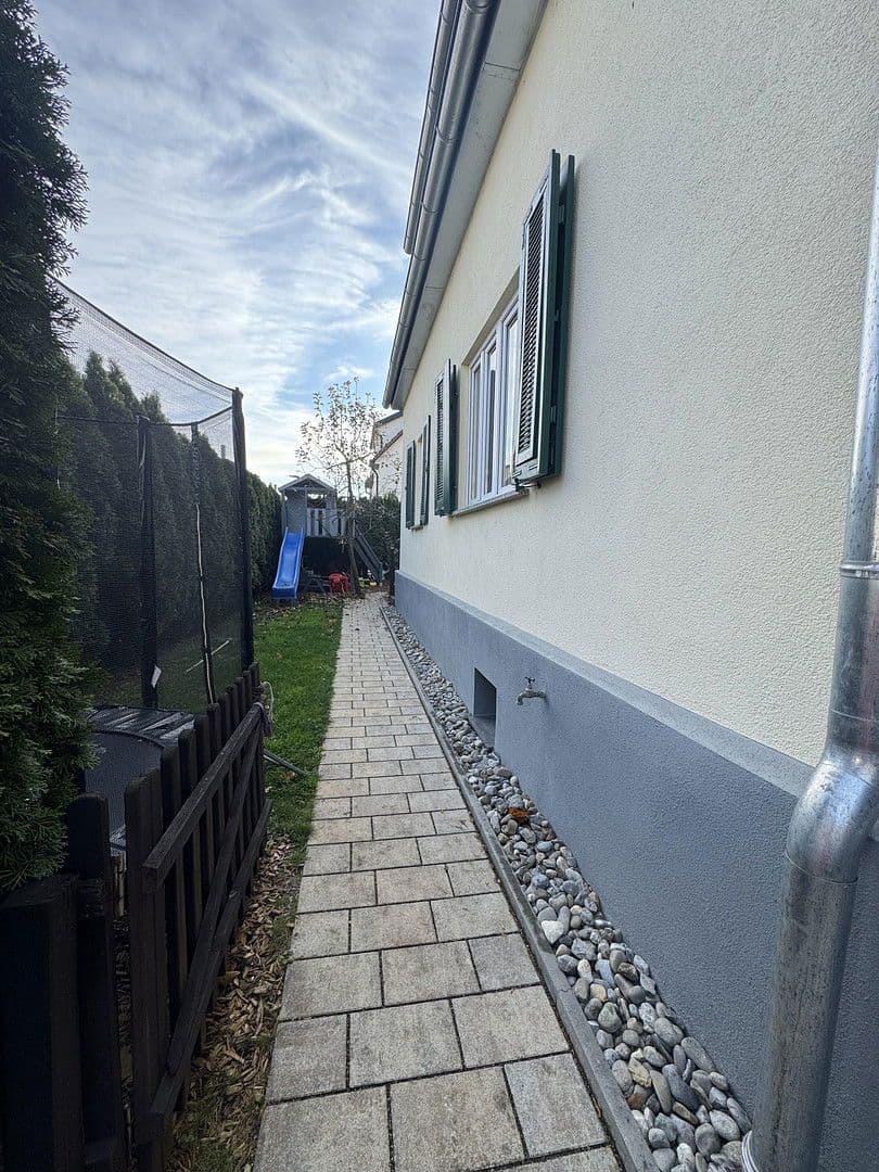 Predaj domu 170 m², pozemek 325 m², Kirchheim unter Teck, Bádensko-Wurttembersko Predaj domu 170 m², pozemek 325 m², Kirchheim unter Teck, Bádensko-Wurttembersko