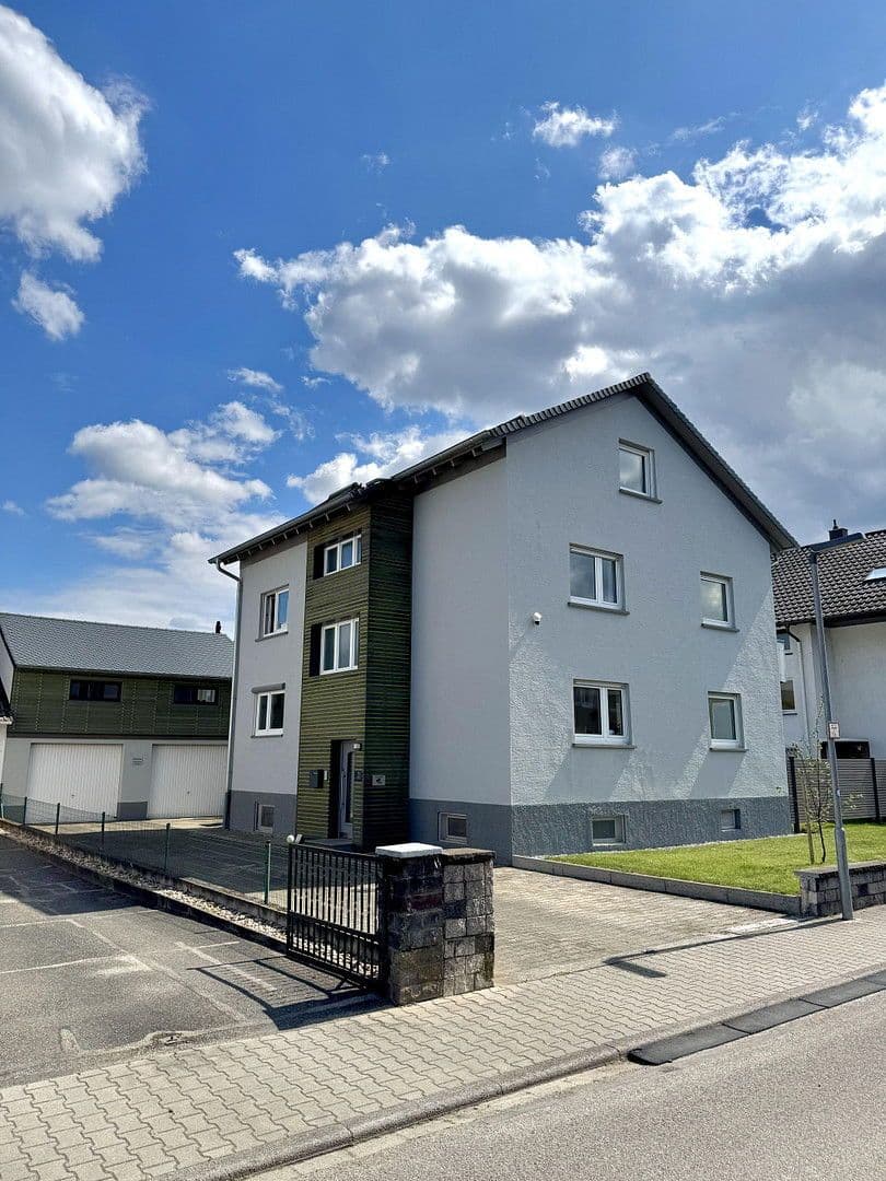 Predaj domu 220 m², pozemek 689 m², Muggensturm, Bádensko-Wurttembersko Predaj domu 220 m², pozemek 689 m², Muggensturm, Bádensko-Wurttembersko
