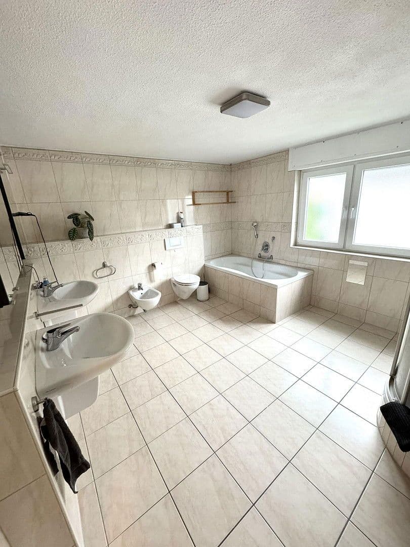 Predaj domu 220 m², pozemek 689 m², Muggensturm, Bádensko-Wurttembersko Predaj domu 220 m², pozemek 689 m², Muggensturm, Bádensko-Wurttembersko