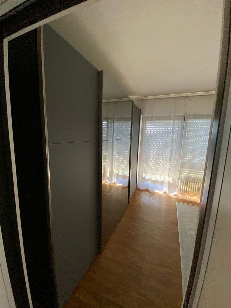 Prenájom bytu 3-izbový 99 m², Baden-Baden, Bádensko-Wurttembersko Prenájom bytu 3-izbový 99 m², Baden-Baden, Bádensko-Wurttembersko