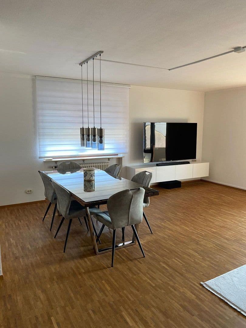 Prenájom bytu 3-izbový 99 m², Baden-Baden, Bádensko-Wurttembersko Prenájom bytu 3-izbový 99 m², Baden-Baden, Bádensko-Wurttembersko