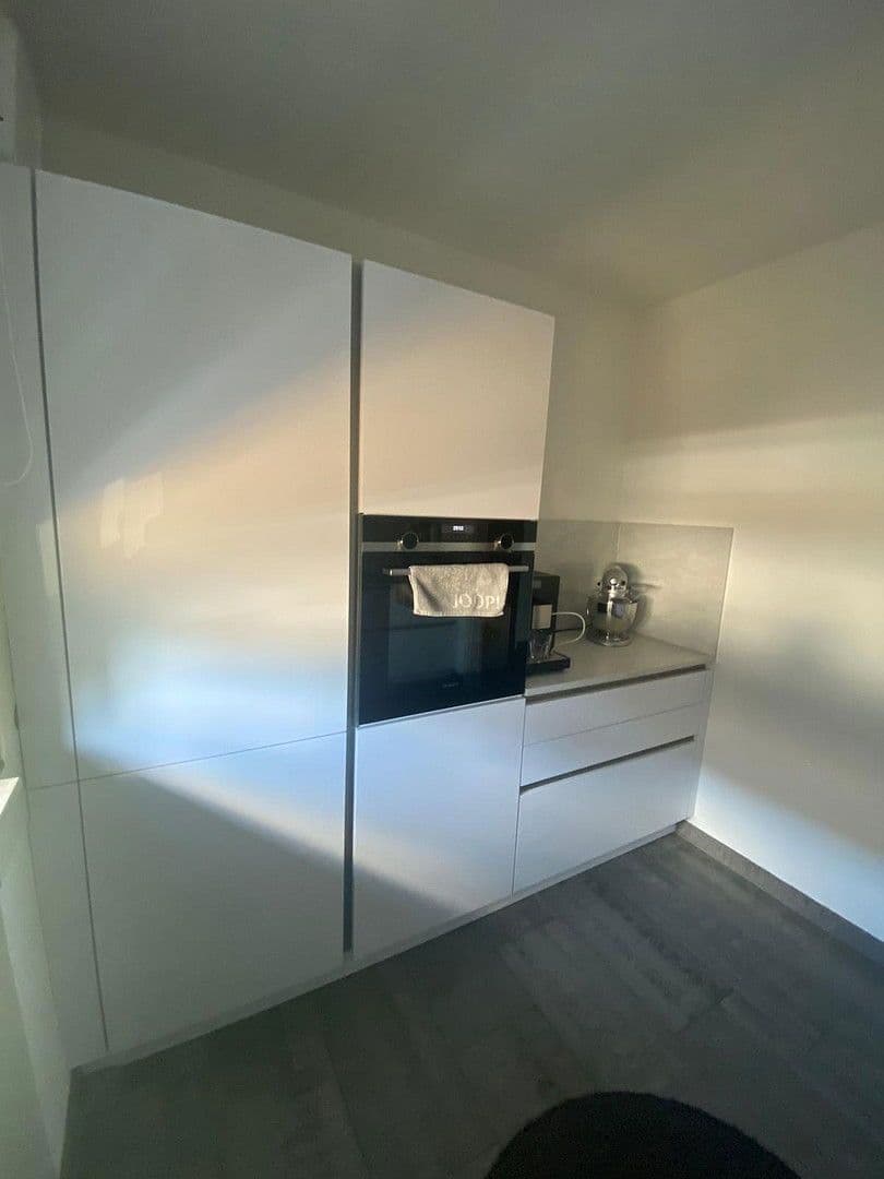 Prenájom bytu 3-izbový 99 m², Baden-Baden, Bádensko-Wurttembersko Prenájom bytu 3-izbový 99 m², Baden-Baden, Bádensko-Wurttembersko