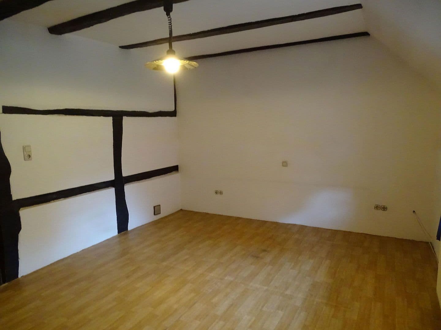 Predaj domu 200 m², pozemek 1.220 m², Hessisch Oldendorf, Dolné Sasko Predaj domu 200 m², pozemek 1.220 m², Hessisch Oldendorf, Dolné Sasko