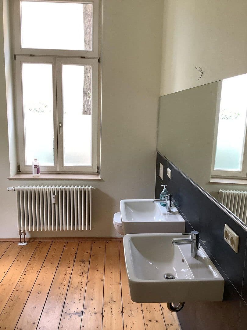 Prenájom bytu 4-izbový 165 m², Lindenauallee 28, Gotha, Durínsko Prenájom bytu 4-izbový 165 m², Lindenauallee 28, Gotha, Durínsko