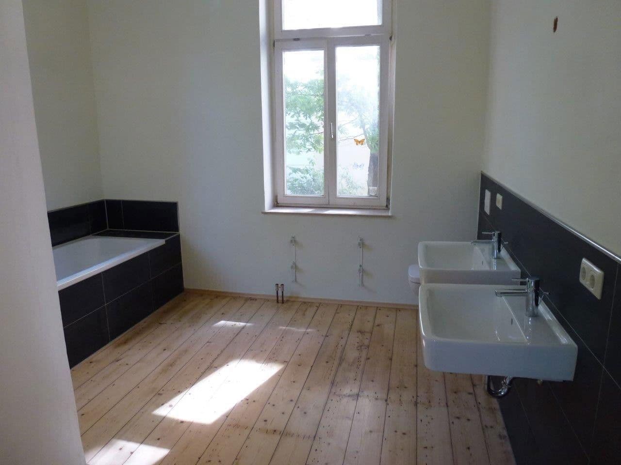 Prenájom bytu 4-izbový 165 m², Lindenauallee 28, Gotha, Durínsko Prenájom bytu 4-izbový 165 m², Lindenauallee 28, Gotha, Durínsko